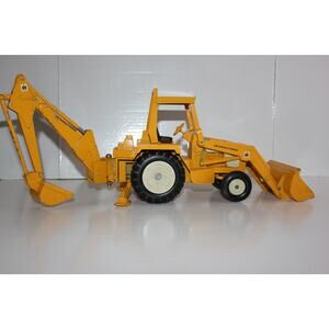 Vintage ERTL 2676 Yellow International Harvester #472 Backhoe Loader 20” Metal